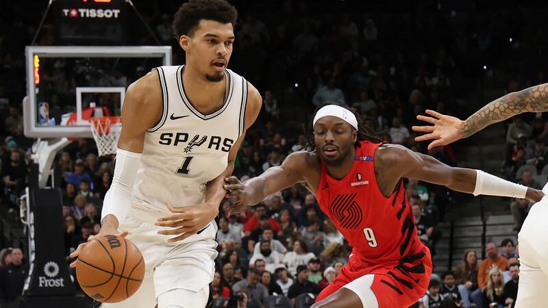 Wembanyama scores 30, matches career high with 10 blocks and Spurs