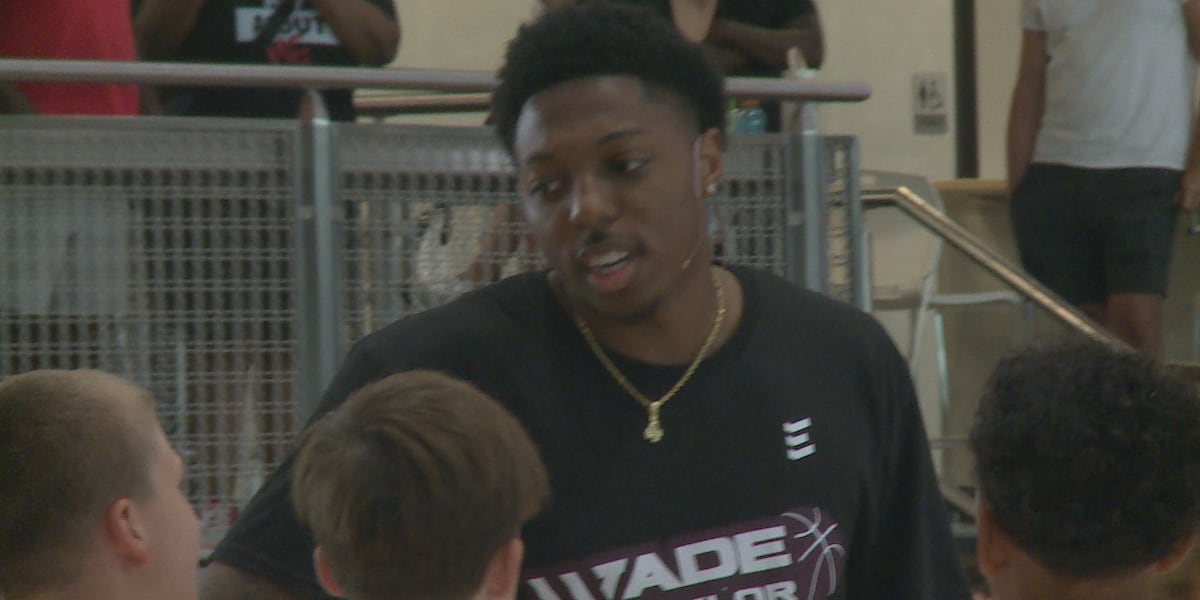 Ο Wade Taylor IV επιστρέφει στην Aggieland για να φιλοξενήσει το στρατόπεδο μπάσκετ νέων