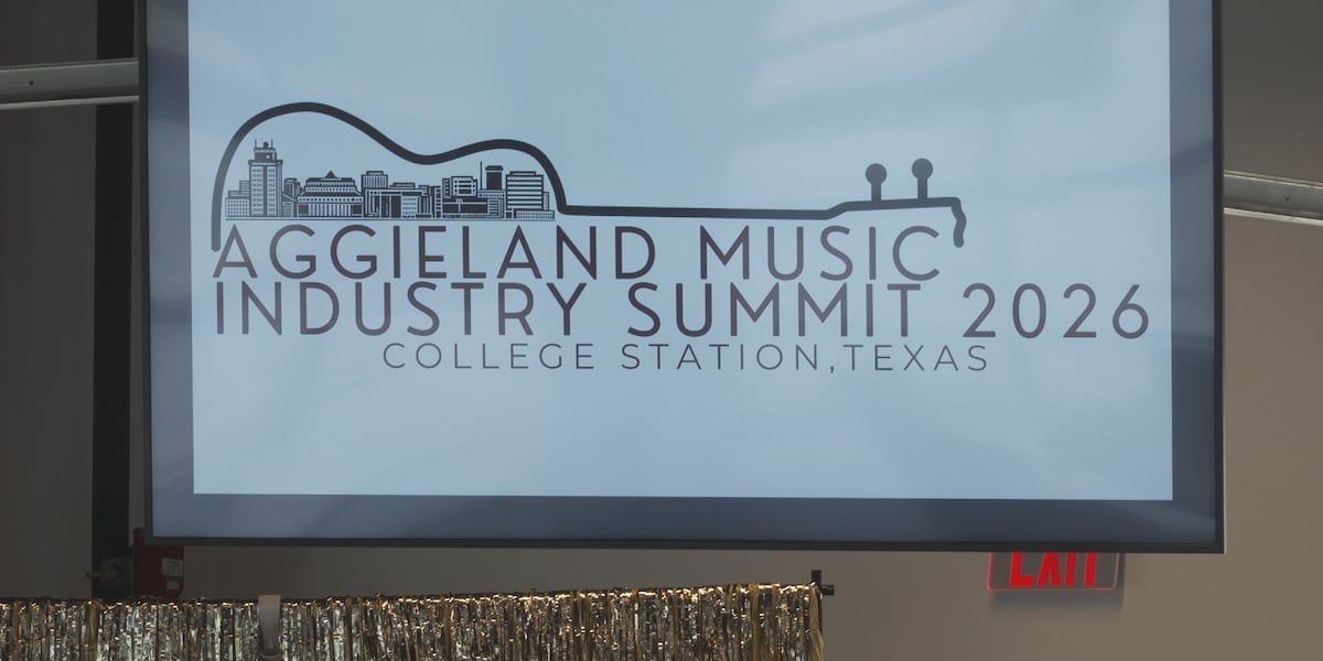 Лайл Ловетт выступает на втором ежегодном саммите музыкальной индустрии Aggieland
