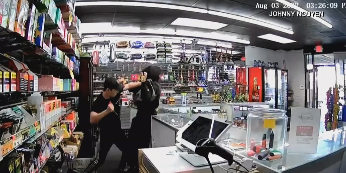 GRAPHIC Smoke shop owner fights back, stabs attempted robber