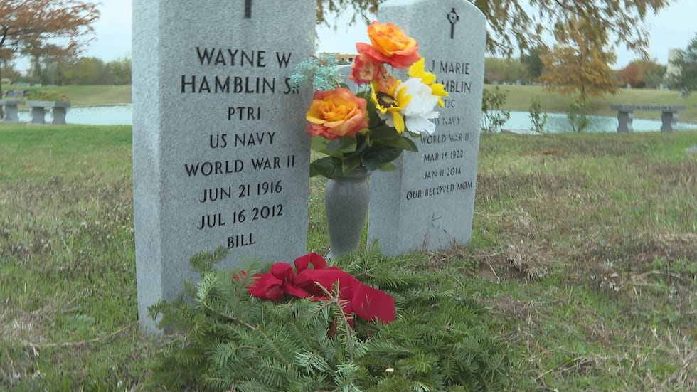 พวงหรีดทั่วอเมริกา Brazos Valley มอบเกียรติแก่ทหารผ่านศึกที่สูญเสียไปในวันครบรอบ 10 ปี