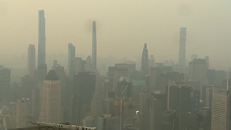 Wildfire smoke is blanketing U.S. cities. (CNN, CBC, CTV, CANADIAN NETWORK POOL VIA CTV, CSU,...